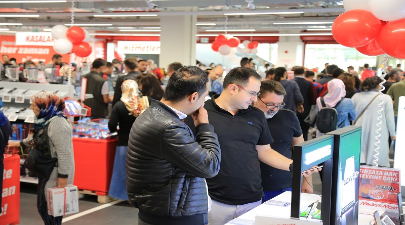 Okullar kapanıyor, MediaMarkt’ta indirimler başlıyor
