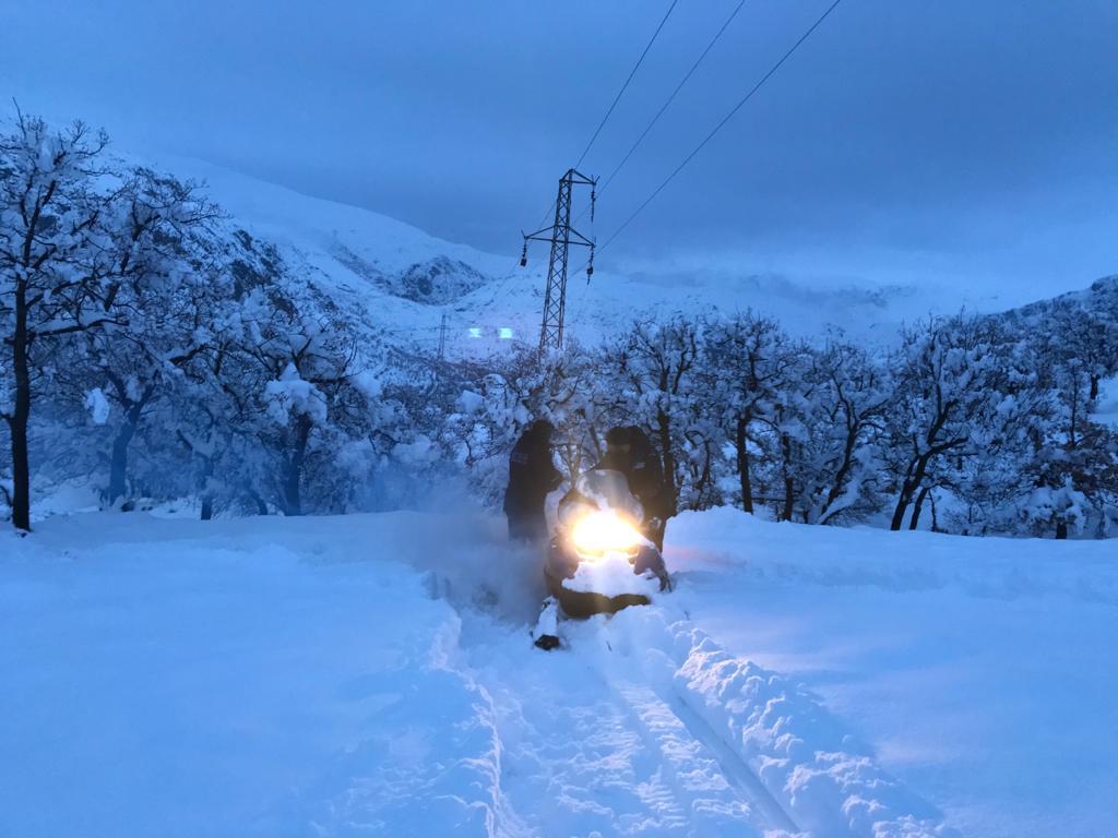 Elektrik kesintilerine kar -kış müdahale ediyorlar!