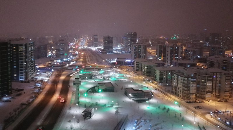 Gündüzün karı - gecenin ışıklarıyla buluştu: Ankara Işıl Işıl oldu.