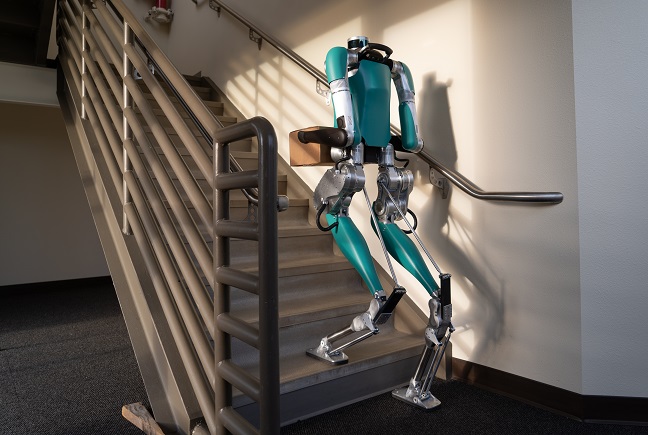 Bu robot aynı insan gibi çalışıyor...
