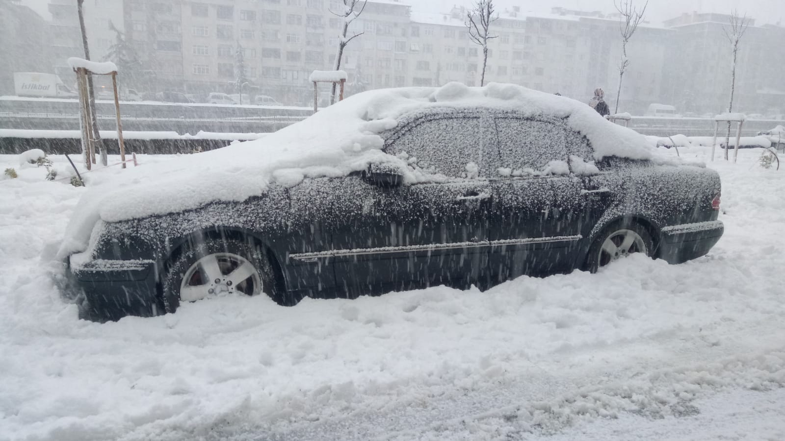 Kar, Karadeniz Sahil Yolunu beyaza bürüdü