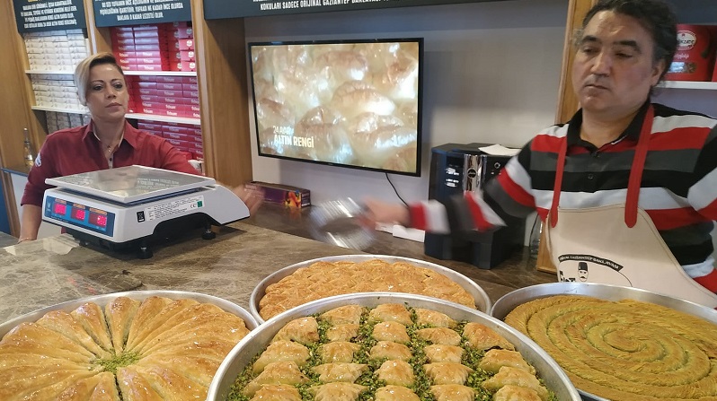 Biliyor musunuz, baklava nasıl yenir?