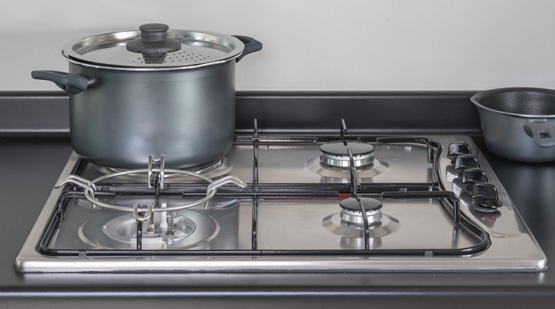 TÜKETİCİLER: Ocakta yemek pişirirken...