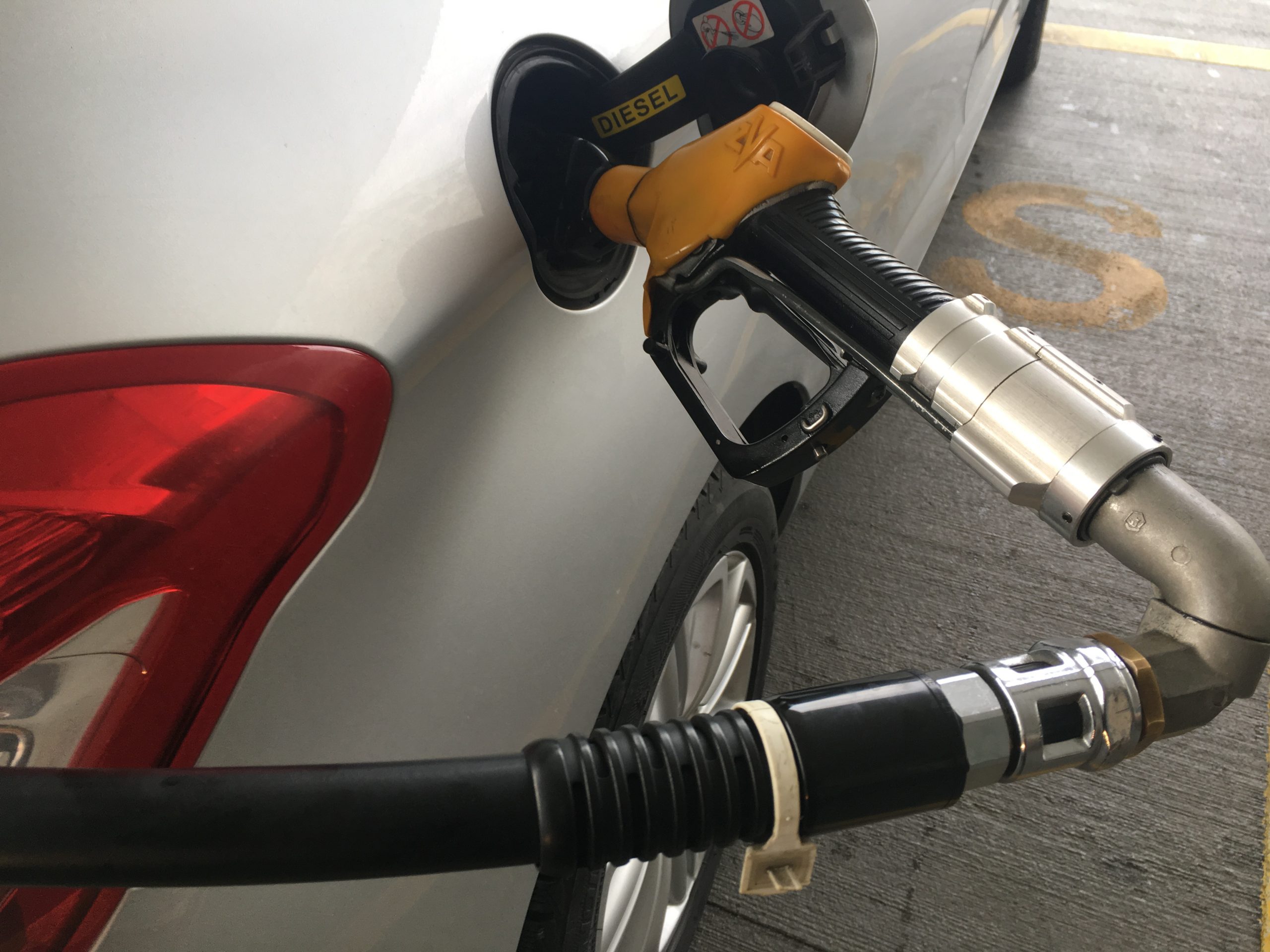 İlginç: Benzine zam geldi!