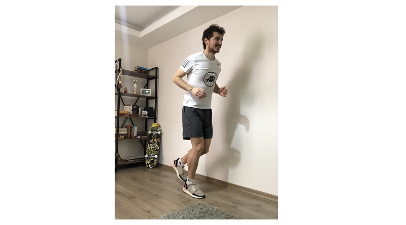 adidas evde maratona davet ediyor