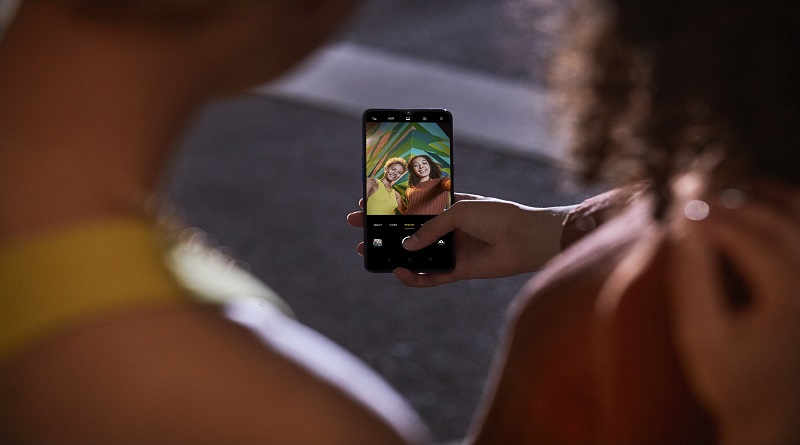 Dünyanın İlk 44MP Ön Kamerası İle Evlerde Selfie Zamanı