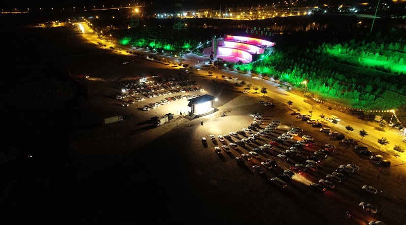 Açık Hava Sineması Aileleri Buluşturdu