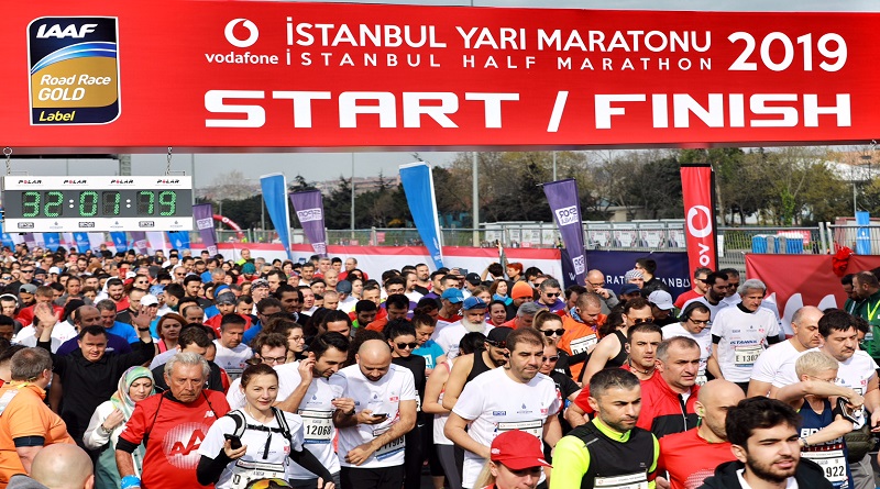 KAYITLAR YARIN SON: Vodafone '15. İstanbul Yarı Maratonu' için...