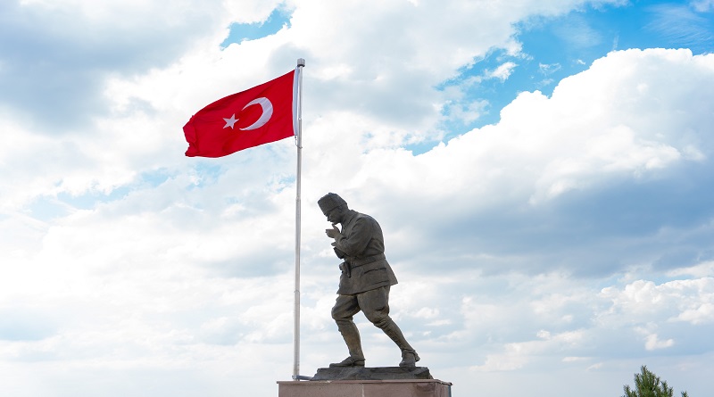 Adım Adım Cumhuriyetin İzinde!