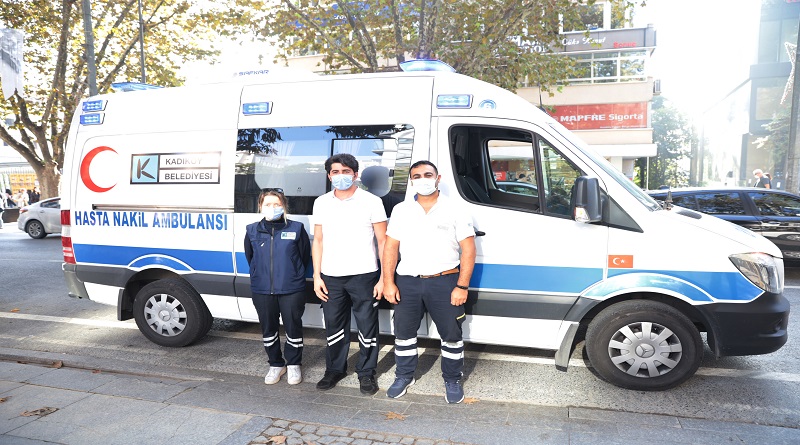 Kadıköy'de ambulanstan Koronavirüs'e farkındalık anonsları yapıldı