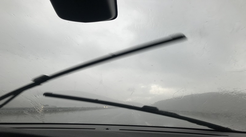 Balıkesir İzmir otoyolunda çok kuvvetli yağış var. Sürücüler zor anlar yaşıyor. ( VİDEO HABER )