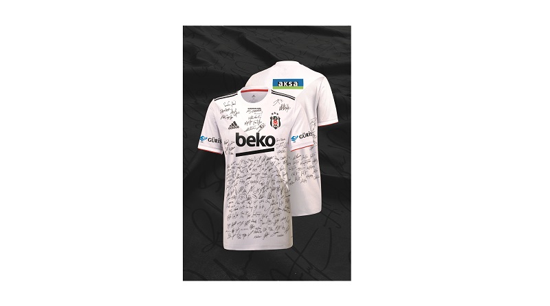 Taraftar Beşiktaş Aşkına İmza Attı: Futbolcular imzalı formalarıyla büyük derbiye çıkıyor