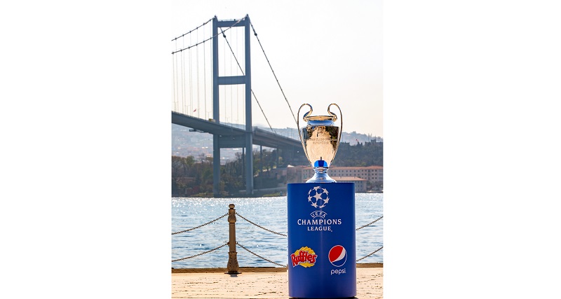 UEFA Şampiyonlar Ligi Kupası Pepsi ve Ruffles ev sahipliğinde İstanbul Boğazı ile buluştu