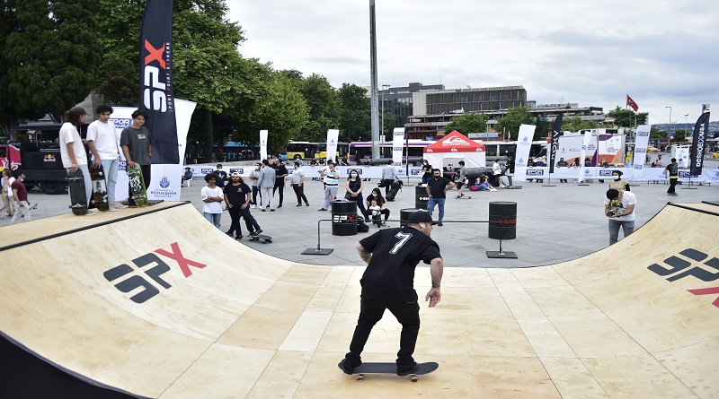 Yüzlerce kaykay tutkunu, SPX Skate Fest'te buluştu
