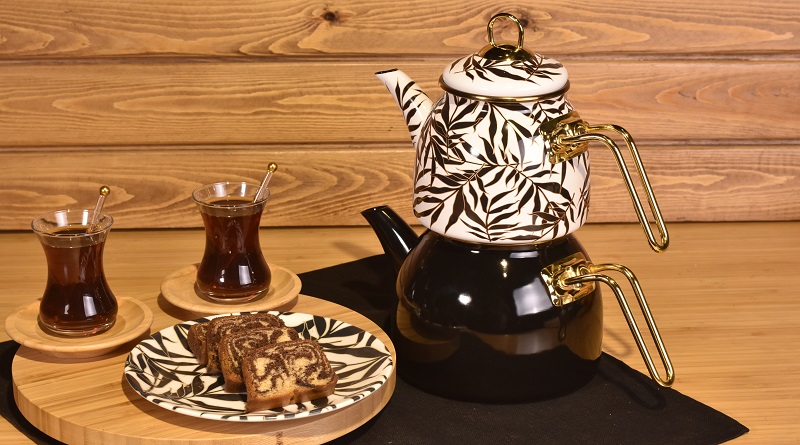 Çay davetlerini zenginleştiren çaydanlık -servis takımları