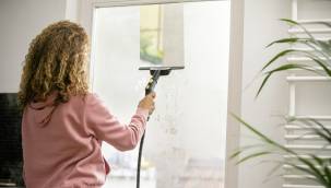 Kärcher SC2 Deluxe buharlı temizlik makinesi alana pencere temizleme başlığını hediye ediyor