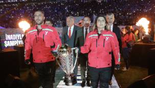 Trabzonspor’a Şampiyonluk Kupası’nı Yemeksepeti teslim etti!