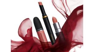 Birbirinden Cesur 12 Çarpıcı Tonu ile M.A.C Ailesinin Yeni Üyesi M.A.C Powder Kiss Velvet Blur Slim Stick