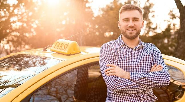 Uber, en iyi taksi sürücü ortaklarını desteklemek için ödül ve ayrıcalıklar programı UberPro'yu başlattı