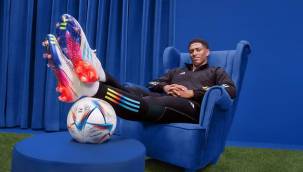 ADIDAS - FIFA DÜNYA KUPASI 2022™ RESMİ MAÇ TOPUNDAN İLHAM ALAN DÜNYA KUPASI KOLEKSİYONU!