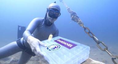 Deniz ekosistemine sahip çıkan Dardanel ve Şahika Ercümen 300 ıstakozu doğal ortamıyla buluşturdu