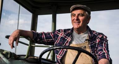 Akbank Çiftçilerin Yanında: Hasatta Ödeme, Sıfır Faizli Traktör Kredisi